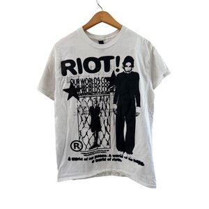 Riot Graphic Tee Medium
